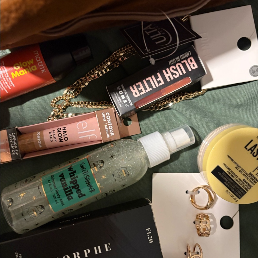Makeup bundle - Picture 4 of 6